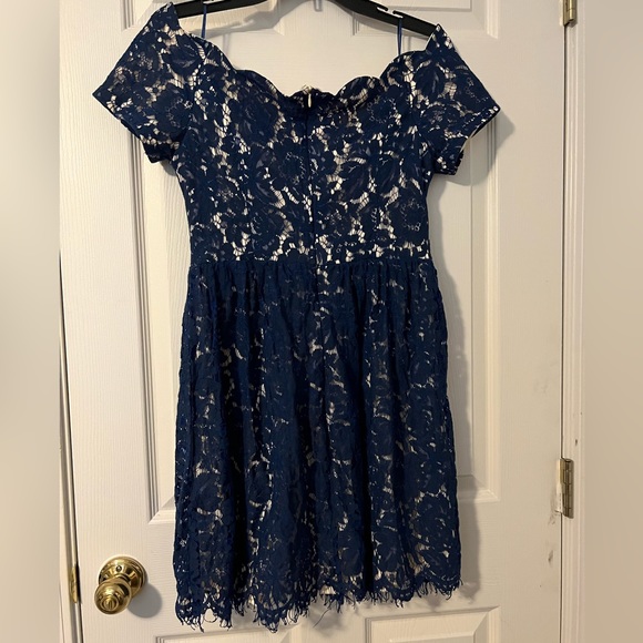 Host Pick!! EUC Altar’d State scalloped navy blue lace dress - Picture 2 of 6